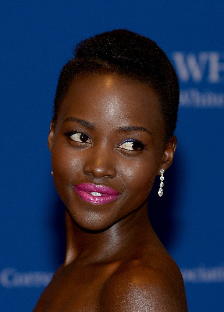 Batom Lupita N Buzzed Out Mac Cosmetics look
