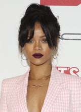 Carregar imagem no visualizador da galeria, Batom Rihanna Mac Cosmetics Sin look
