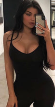 Carregar imagem no visualizador da galeria, Macacão bodycon kylie look preto
