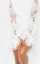 Load image into Gallery viewer, Vestido branco dentelle mangas compridas new
