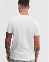 Load image into Gallery viewer, T-shirt branco homem Choose Love
