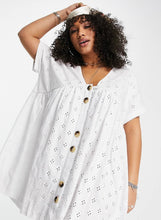 Load image into Gallery viewer, Vestido branco new look buraco curve
