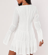 Load image into Gallery viewer, Vestido branco decote V
