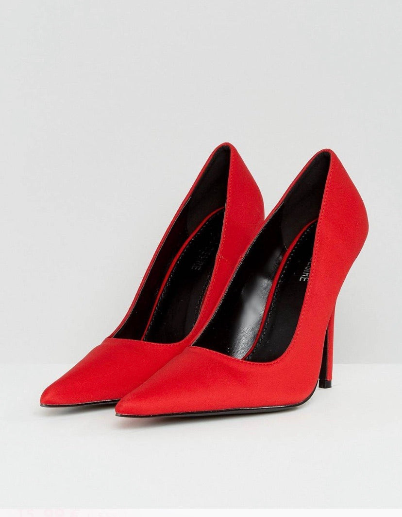 Escarpin vermelho de camurca promo YouNeverQuitFashion