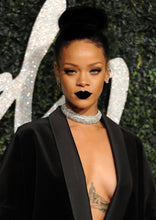 Carregar imagem no visualizador da galeria, Batom Rihanna In the Spirit Mac Cosmetics look
