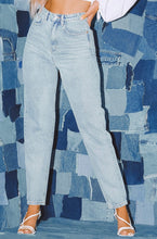 Cargar imagen en el visor de la galería, Calças jeans Mom kylie azul claro look new
