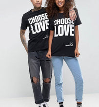 Cargar imagen en el visor de la galería, T-shirt preto homem Choose Love
