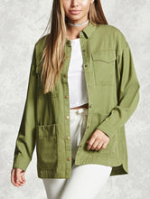 Cargar imagen en el visor de la galería, Blusa olive mangas compridas
